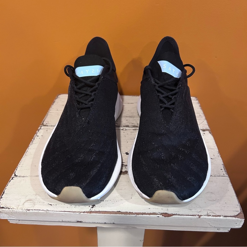 SAYSH black and White athlete,‎ women’s Sneakers women’s size 6